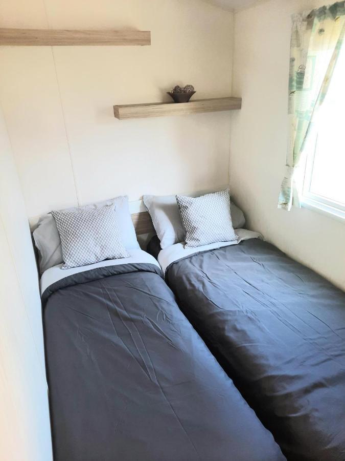 Blue Dolphin Holiday Park Gristhorpe Esterno foto
