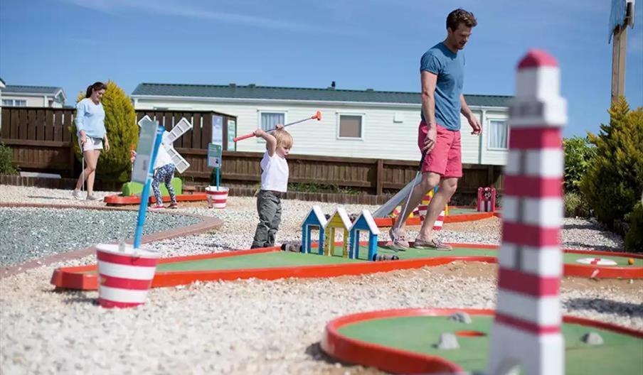 Blue Dolphin Holiday Park Gristhorpe Esterno foto