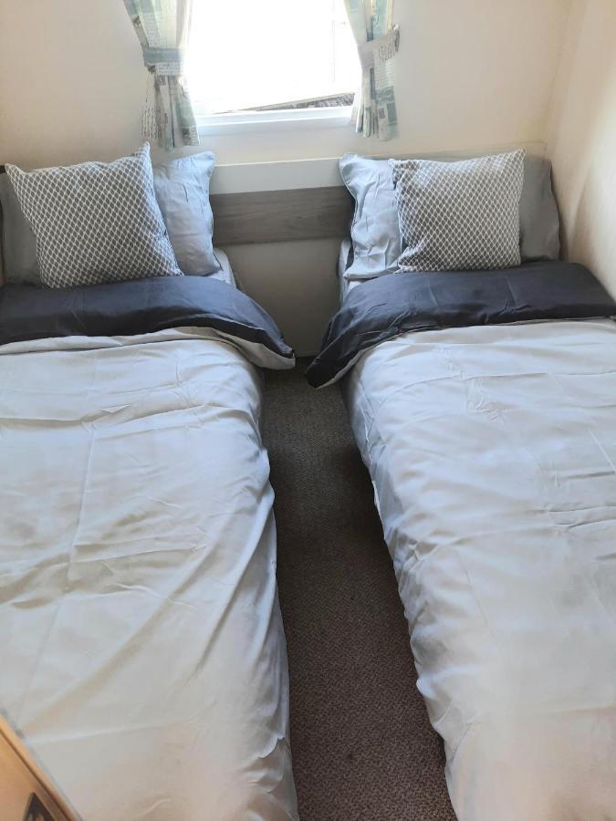 Blue Dolphin Holiday Park Gristhorpe Esterno foto