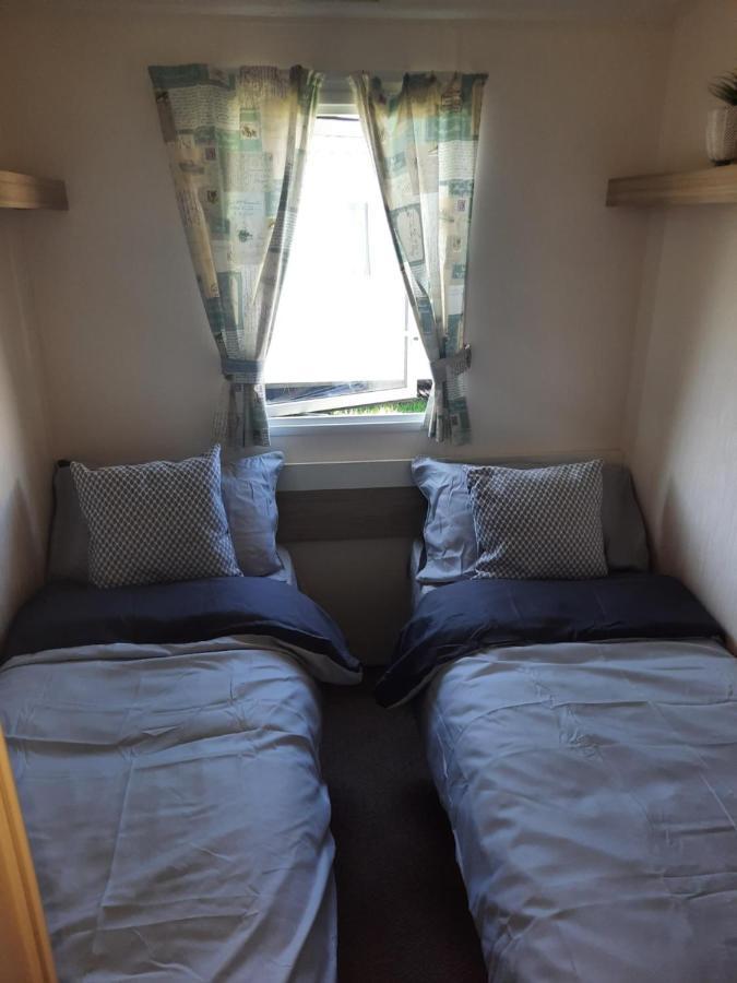 Blue Dolphin Holiday Park Gristhorpe Esterno foto
