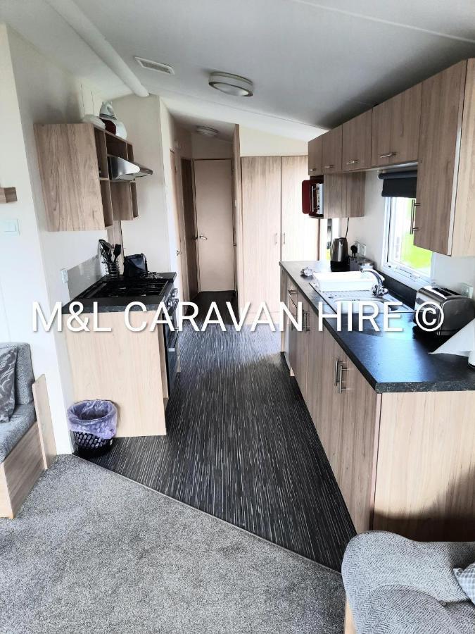 Blue Dolphin Holiday Park Gristhorpe Esterno foto