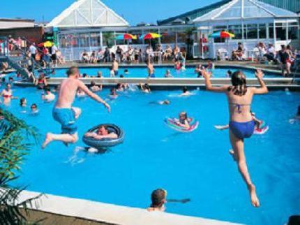 Blue Dolphin Holiday Park Gristhorpe Esterno foto